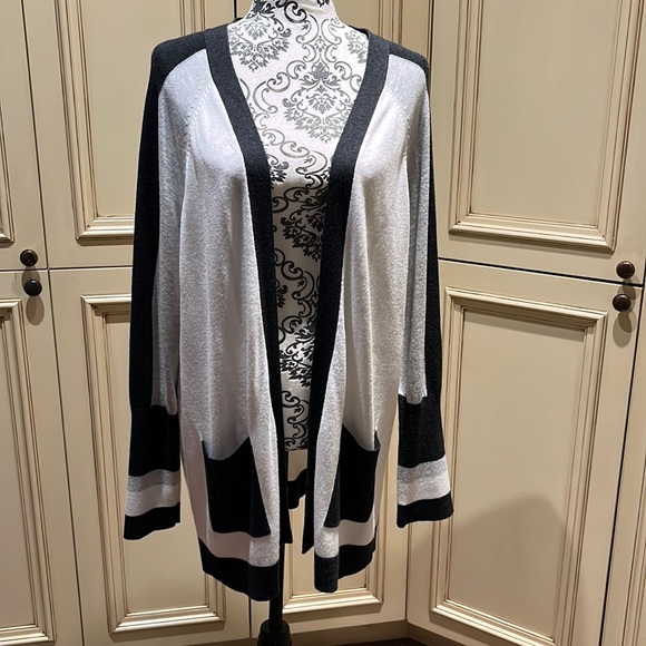Cardigan - light and airy with block colours - Picture 3 of 8